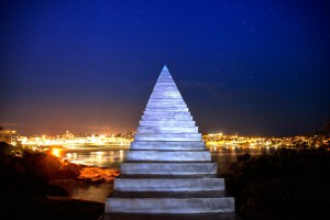 David McCracken, diminish and ascend, Sculpture by the Sea, Bondi 2013. Photo William Patino
