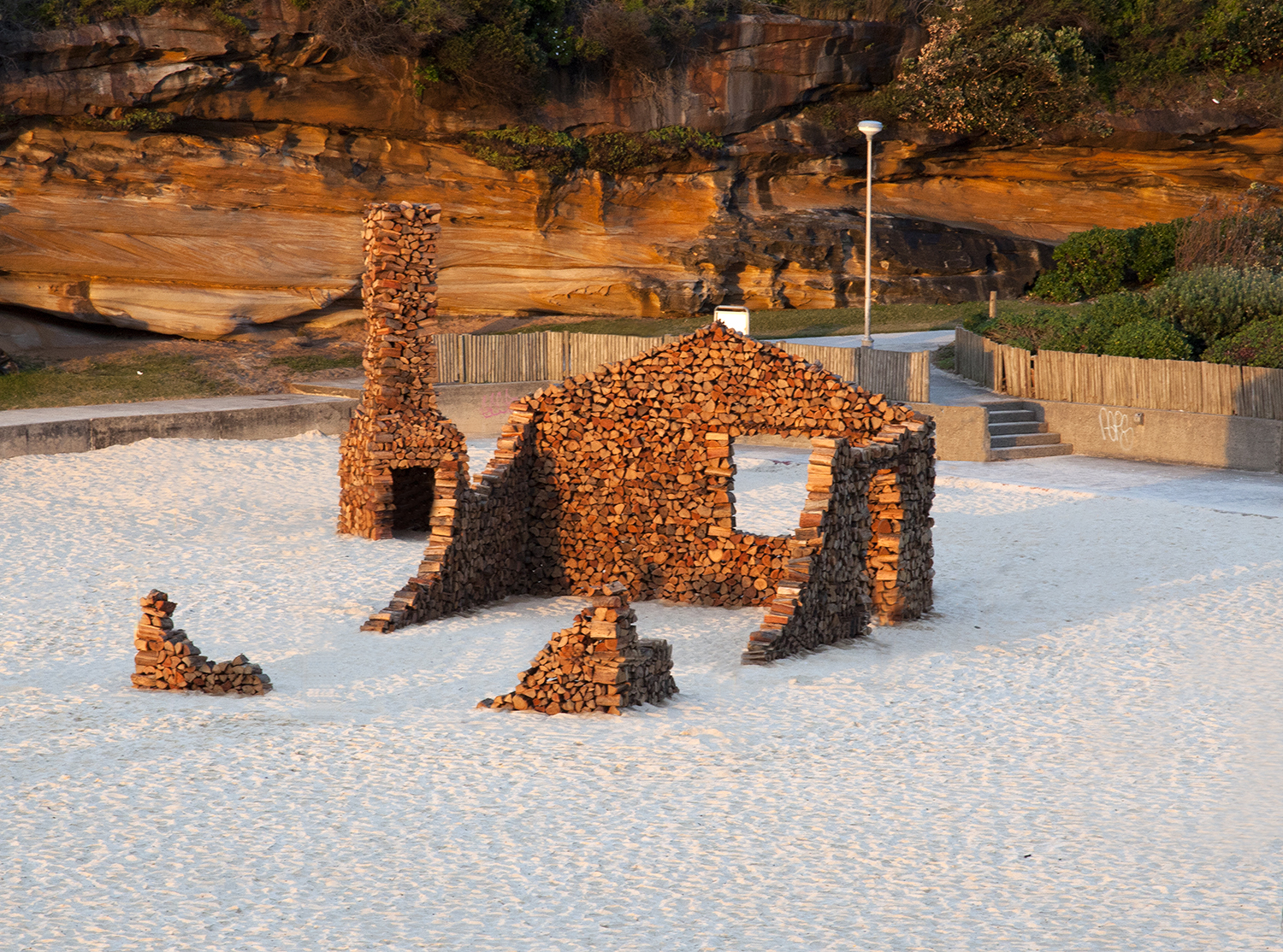 2016 BONDI CATALOGUE ESSAY 20 years of Sculpture by the Sea Sculpture by the Sea