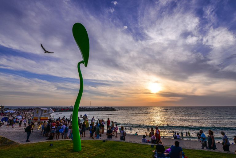 ACCLAIMED NEW ZEALAND ARTIST PHIL PRICE AWARDED EY PEOPLE’S CHOICE PRIZE AND KIDS’ CHOICE PRIZE