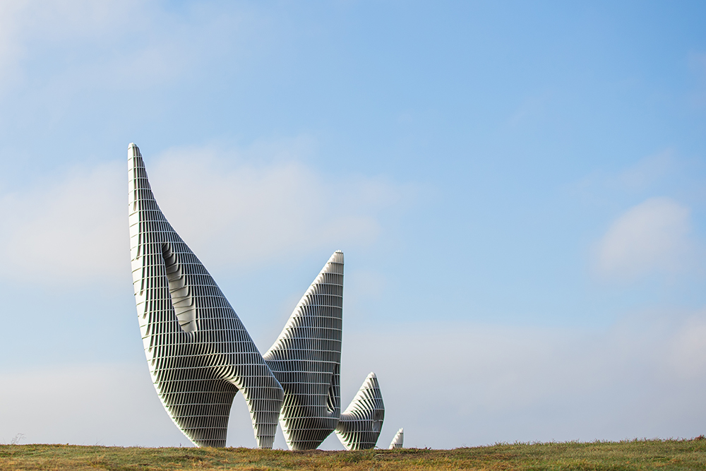 April Pine (WA | England), 'Sway', Sculpture by the Sea, Bondi 2025. Photo Charlotte Curd