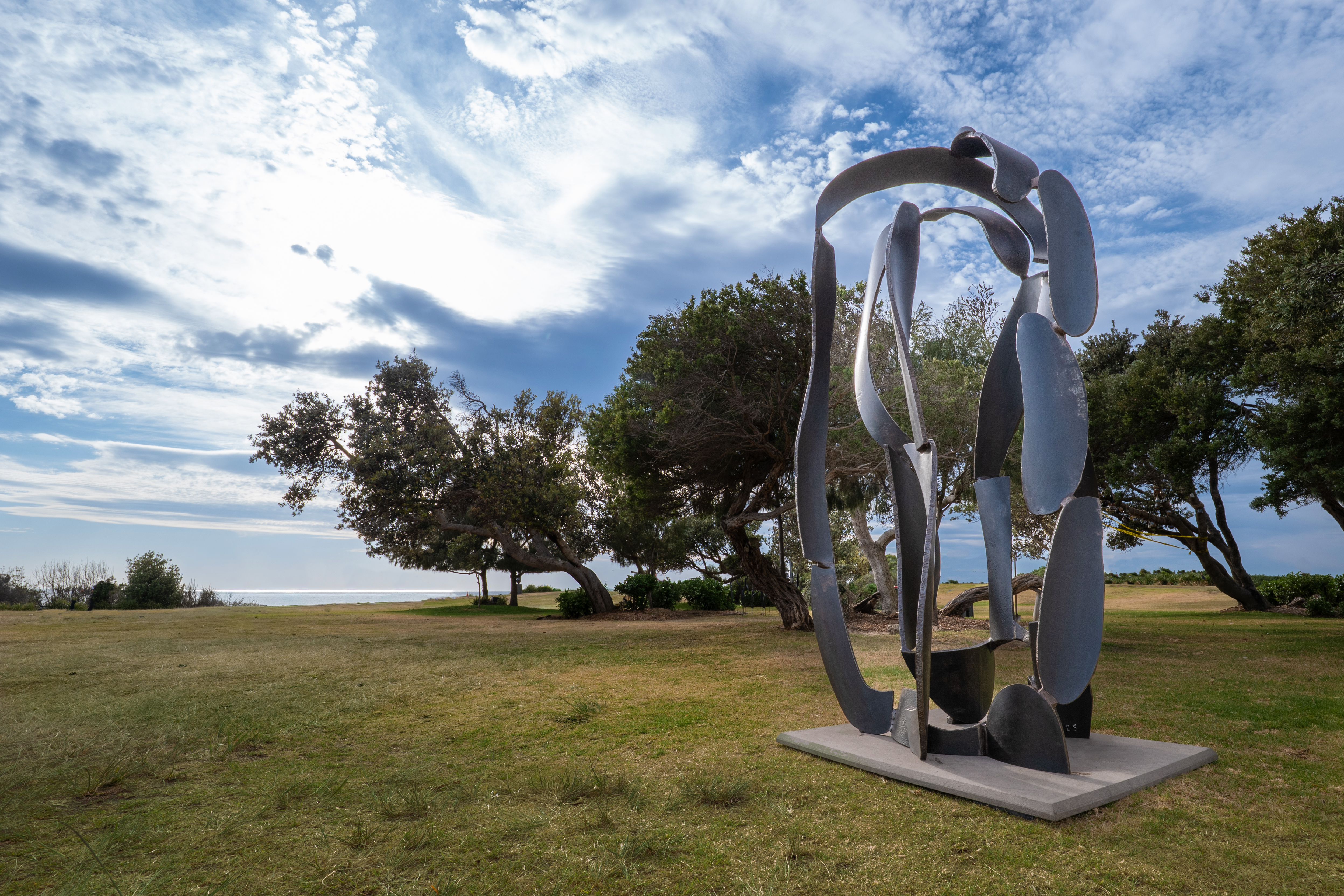 SCULPTURE BY THE SEA, BONDI OFFICIALLY OPENS AS JAMES ROGERS IS ANNOUNCED AS THE RECIPIENT OF THE $70,000 AQUALAND SCULPTURE AWARD